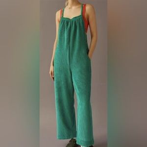 Kelly green BDG wide legged, corduroy overalls, in size medium